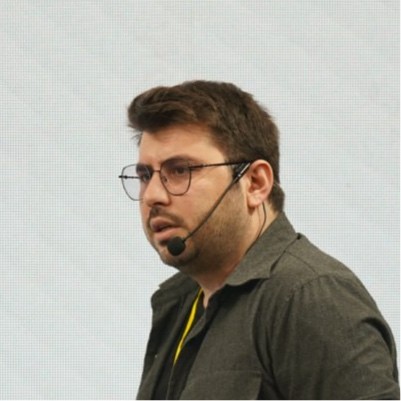 بهنام نیک‌دهقان